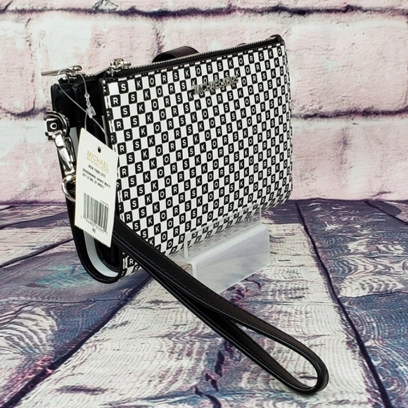 ⚠️LAST 1⚠️Michael Kors Jet Set Double Zip Wristlet - Picture 2 of 5